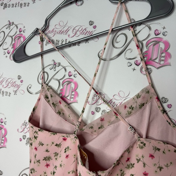 WAYF dress floral pink green side slit on leg left side swoop neck rutched luxe - Picture 5 of 13